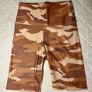 American Eagle Arie Biker Shorts. Nude/pink camo print. Size medium (fits a 6-8)